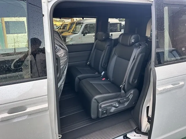 ステップワゴン(ホンダ)e・HEVスパーダ 7人登録済未使用車 4