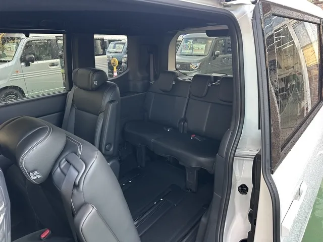 ステップワゴン(ホンダ)e・HEVスパーダ 7人登録済未使用車 5