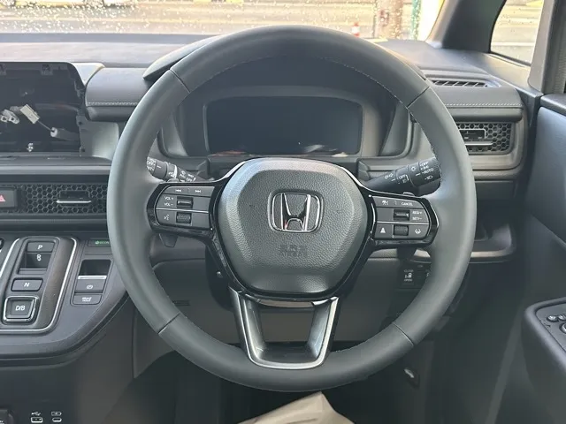 ステップワゴン(ホンダ)e・HEVスパーダ 7人登録済未使用車 7