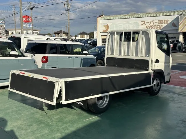 キャンター(三菱)全低床 平ボディ ２ｔ登録済未使用車 10