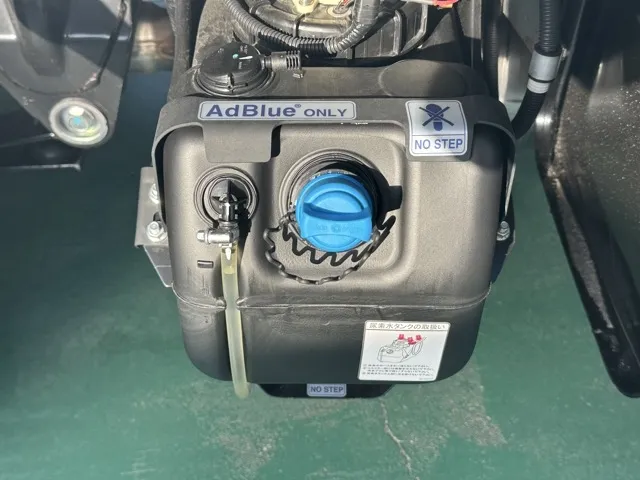 キャンター(三菱)全低床 平ボディ ２ｔ登録済未使用車 13