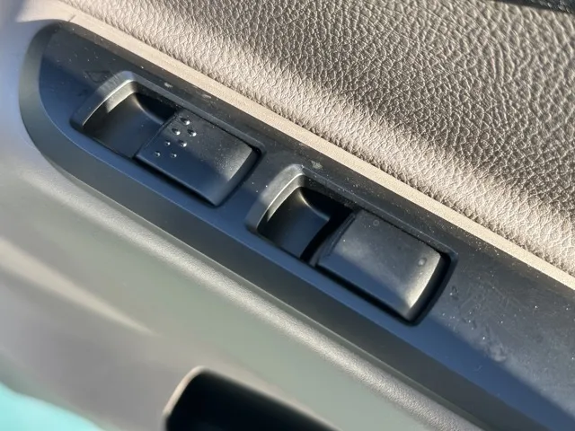 キャンター(三菱)全低床 平ボディ ２ｔ登録済未使用車 15