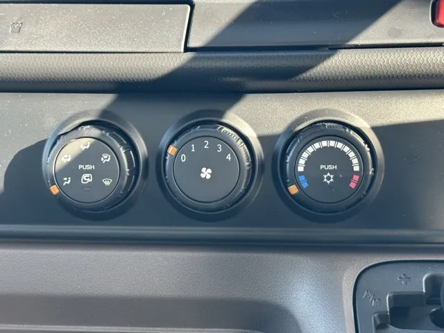 キャンター(三菱)全低床 平ボディ ２ｔ登録済未使用車 20