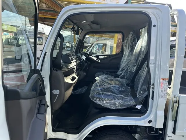 キャンター(三菱)全低床 平ボディ ２ｔ登録済未使用車 3