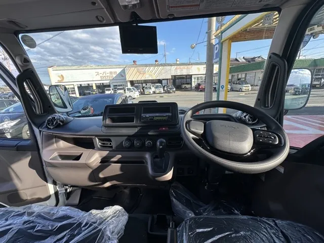 キャンター(三菱)全低床 平ボディ ２ｔ登録済未使用車 4