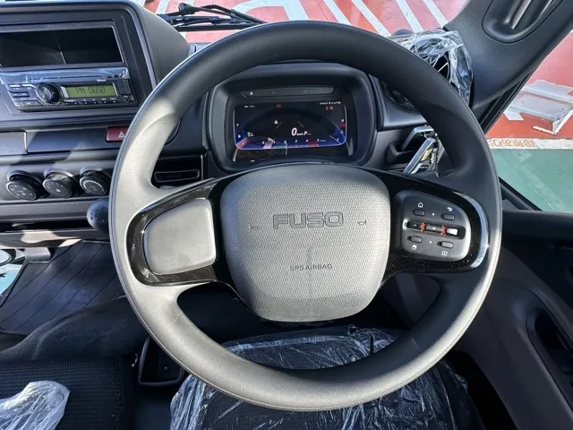 キャンター(三菱)全低床 平ボディ ２ｔ登録済未使用車 5