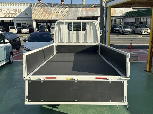 キャンター(三菱)全低床 平ボディ ２ｔ登録済未使用車 8