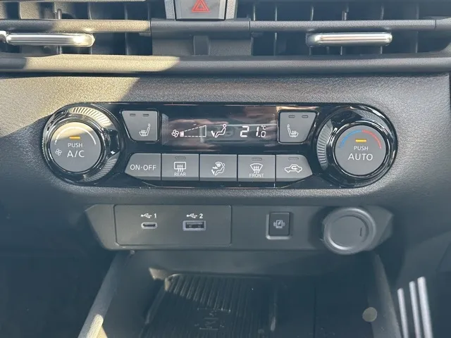 オーラ(ニッサン)ニスモ プロパイロット ナビ ワイヤレス充電中古車 18