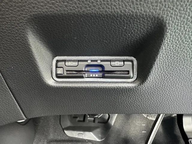 フィット(ホンダ)e：HEV ホームディーラ-試乗車 17