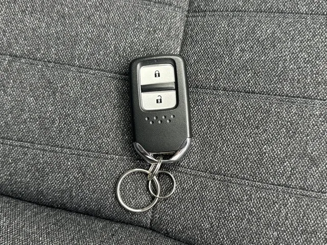 フィット(ホンダ)e：HEV ホームディーラ-試乗車 26