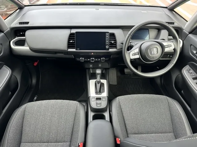 フィット(ホンダ)e：HEV ホームディーラ-試乗車 5