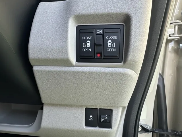 N-BOX(ホンダ)N-BOX ファッションスタイル コンフォートＰ届出済未使用車 15