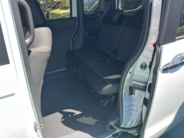 N-BOX(ホンダ)N-BOXカスタム届出済未使用車 4