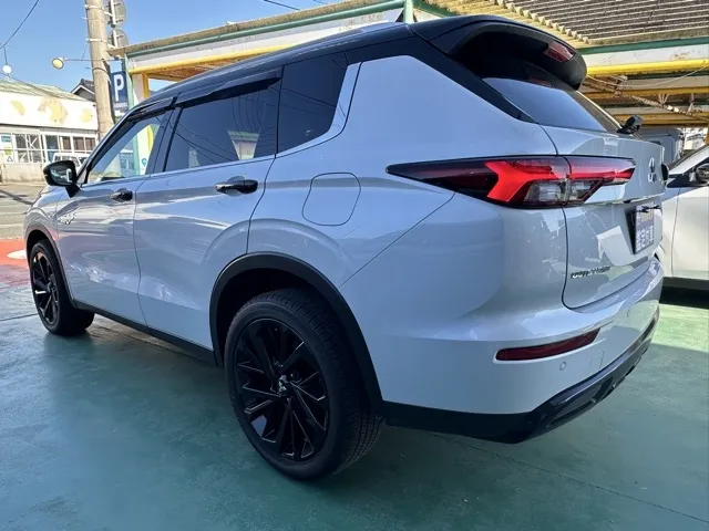 アウトランダー(三菱)ブラックエディション 5人乗 アラウンドビューモニター中古車 2