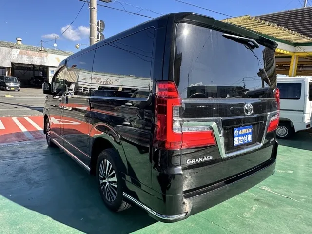 グランエース(トヨタ)プレミアム 6人中古車 2
