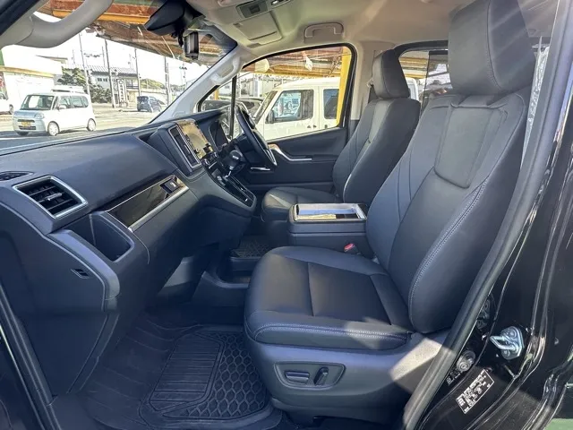 グランエース(トヨタ)プレミアム 6人中古車 3