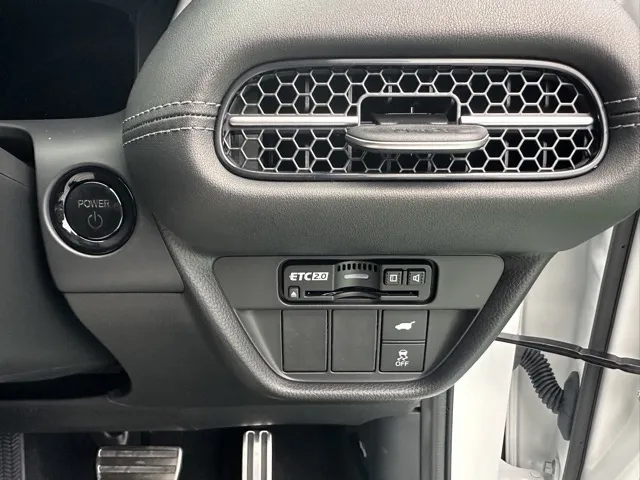 ZR-V(ホンダ)e：HEV Z登録済未使用車 17