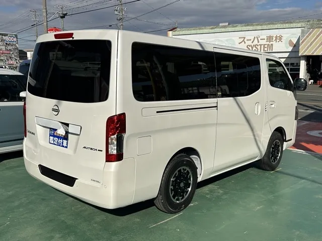 キャラバン(ニッサン)ディーゼル ロング オーテックラインプラス 寒冷地 4WD登録済未使用車 15