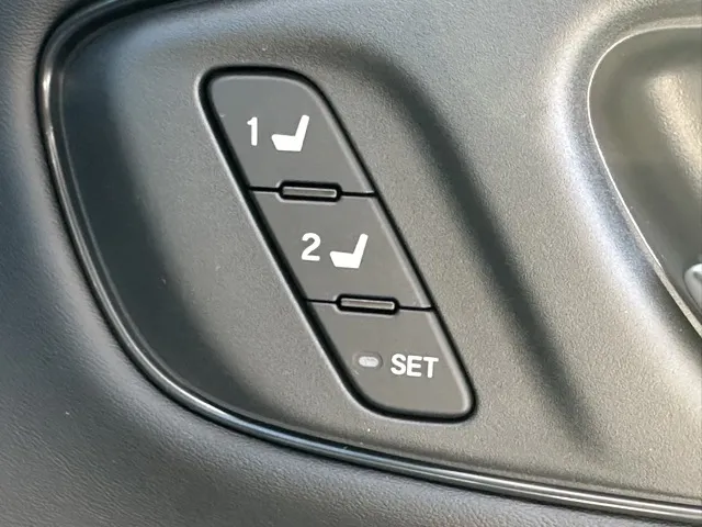 ZR-V(ホンダ)e：HEV Z登録済未使用車 12