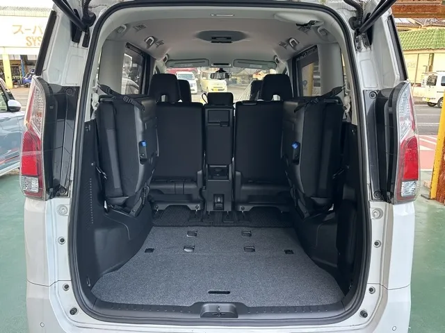 セレナ(ニッサン)B中古車 11