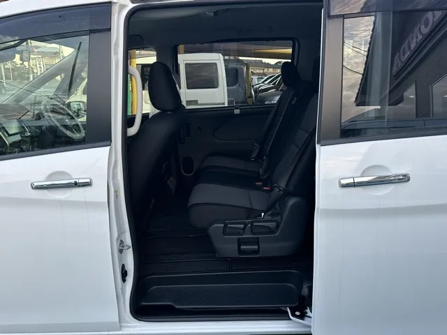 セレナ(ニッサン)B中古車 5