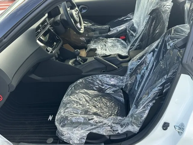 フェアレディZ(ニッサン)バージョンS 6MT登録済未使用車 3