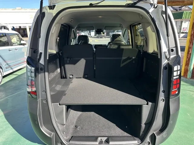 フリード(ホンダ)e：HEVクロスター 5人乗登録済未使用車 9