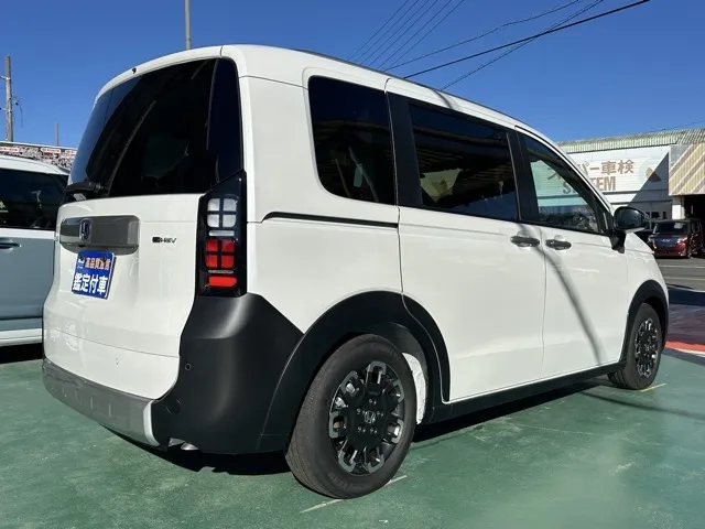 フリード(ホンダ)e：HEVクロスター 5人乗登録済未使用車 13