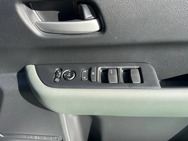 フリード(ホンダ)e：HEVクロスター 5人乗登録済未使用車 15