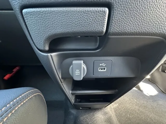 フリード(ホンダ)e：HEVクロスター 5人乗登録済未使用車 20