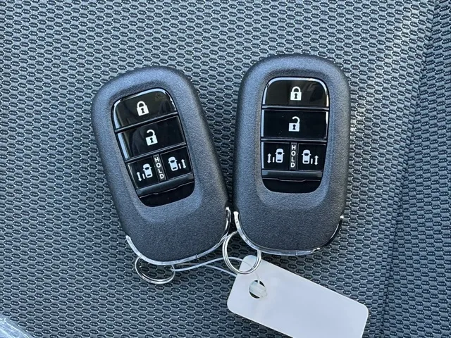 フリード(ホンダ)e：HEVクロスター 5人乗登録済未使用車 24