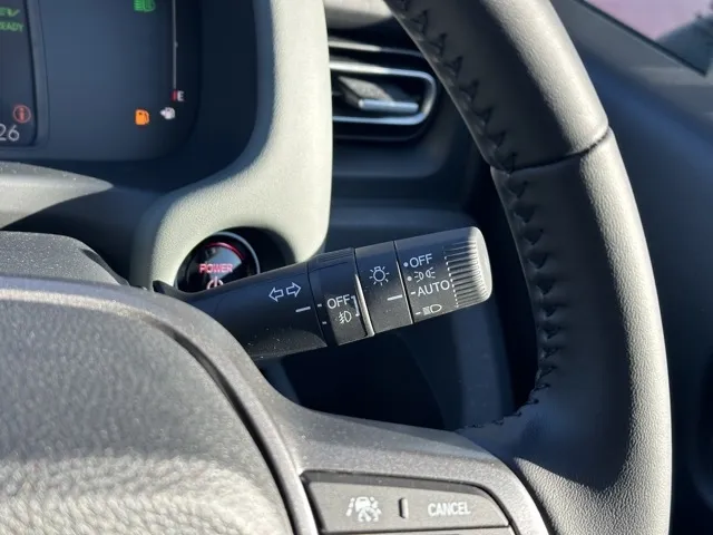 フリード(ホンダ)e：HEVクロスター 5人乗登録済未使用車 18