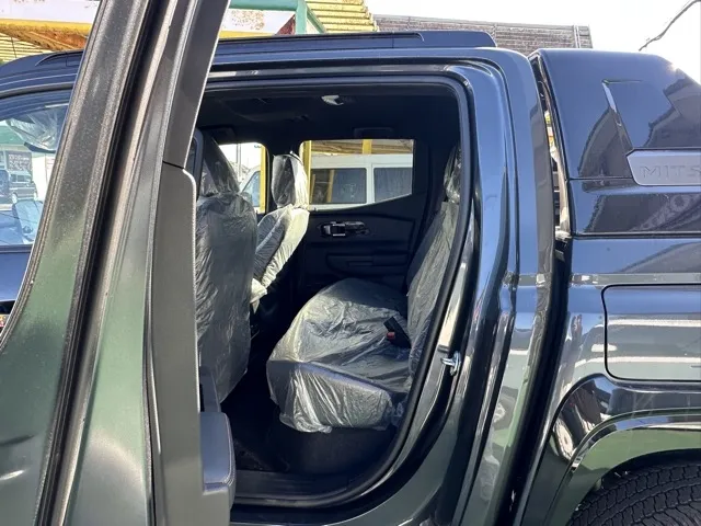 トライトン(三菱)GSRレンタ登録済未使用車 4