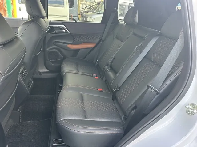 アウトランダー(三菱)P中古車 4