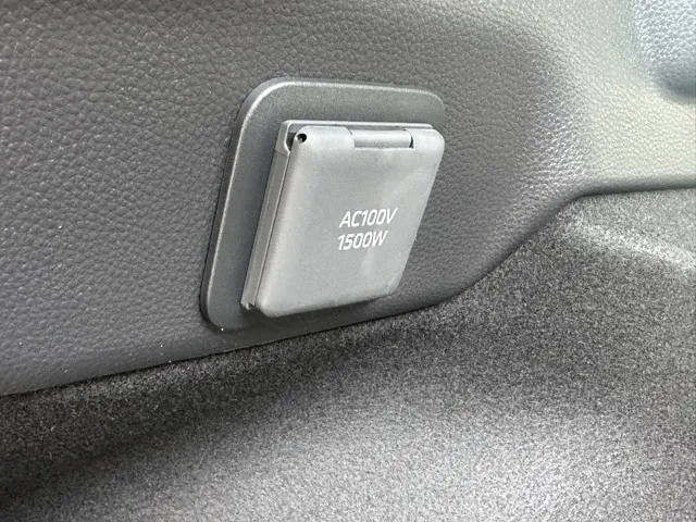 プリウス(トヨタ)Z 4WD登録済未使用車 10