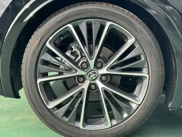 プリウス(トヨタ)Z 4WD登録済未使用車 12