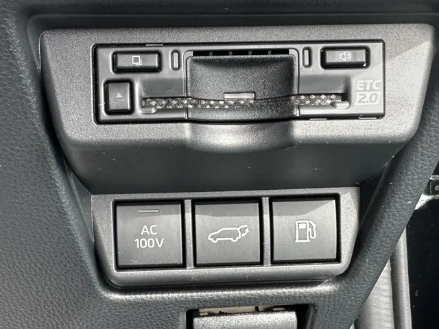 プリウス(トヨタ)Z 4WD登録済未使用車 16