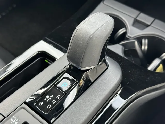 プリウス(トヨタ)Z 4WD登録済未使用車 17