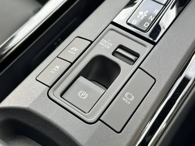 プリウス(トヨタ)Z 4WD登録済未使用車 18