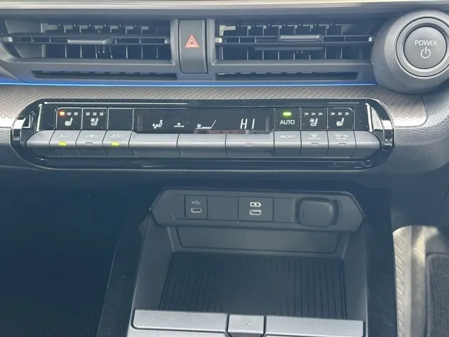 プリウス(トヨタ)Z 4WD登録済未使用車 19