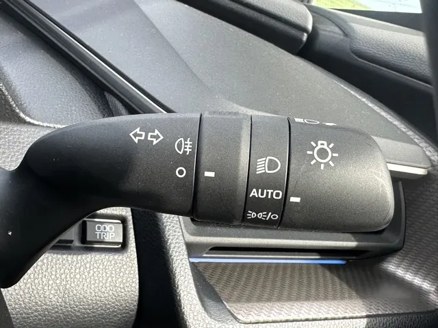 プリウス(トヨタ)Z 4WD登録済未使用車 25