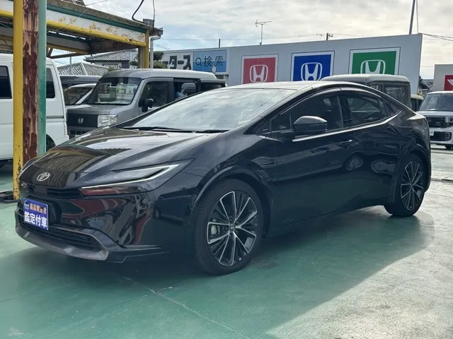 プリウス(トヨタ)Z 4WD登録済未使用車 1