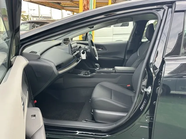 プリウス(トヨタ)Z 4WD登録済未使用車 3