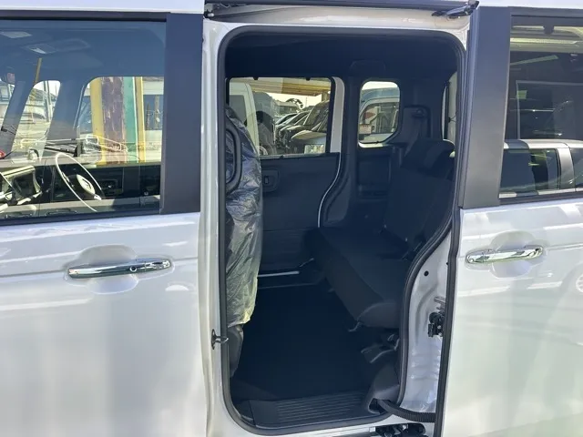 N-BOX(ホンダ)N-BOXカスタム 両側PSD届出済未使用車 3