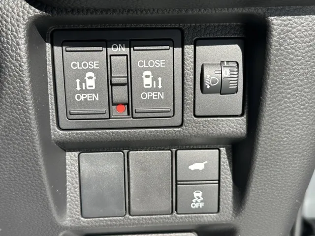 ステップワゴン(ホンダ)スパーダ 7人登録済未使用車 18