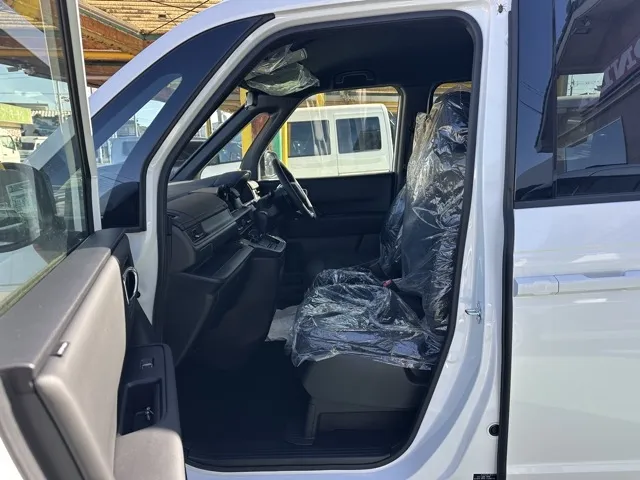 ステップワゴン(ホンダ)スパーダ 7人登録済未使用車 3