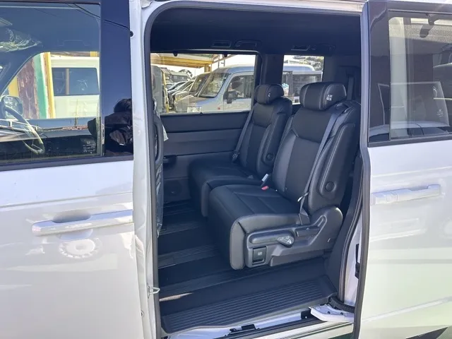 ステップワゴン(ホンダ)スパーダ 7人登録済未使用車 4