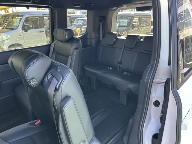 ステップワゴン(ホンダ)スパーダ 7人登録済未使用車 5