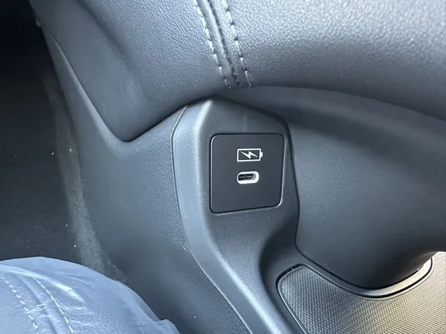 ZR-V(ホンダ)e：HEV Z登録済未使用車 24