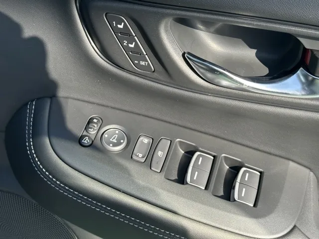 ZR-V(ホンダ)e：HEV Z登録済未使用車 14